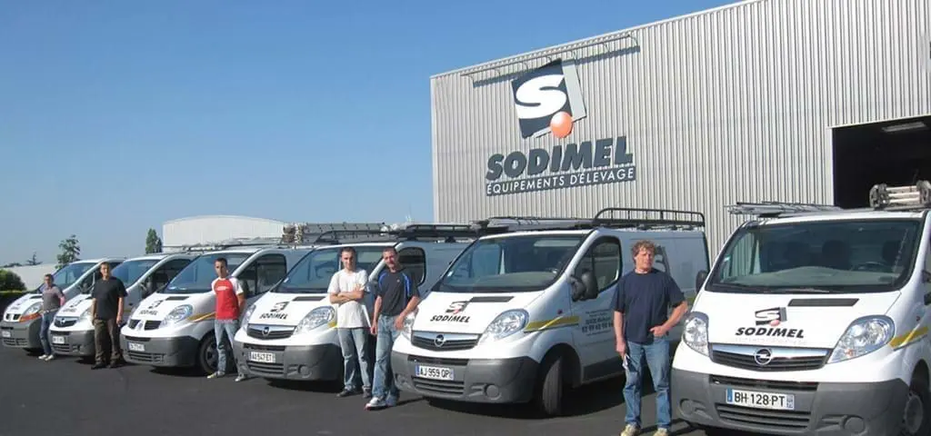 Sodimel service team with branded vans in front of their poultry equipment warehouse, a LANDMECO partner.