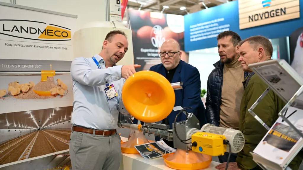 Rune Thomsen demonstrates LANDMECO's Kick-off pan feeding system to trade fair visitors.