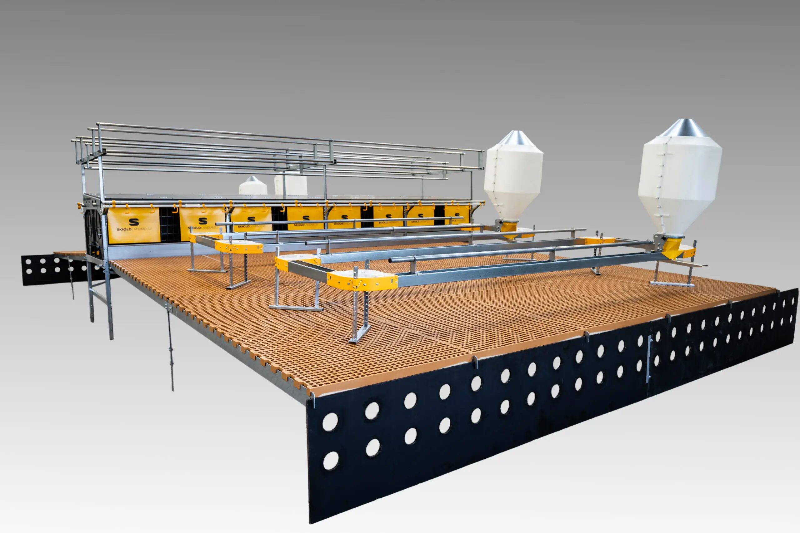 LANDMECO Flat Roof layer system featuring slatted floors, white feed hoppers, and perches for egg production efficiency.