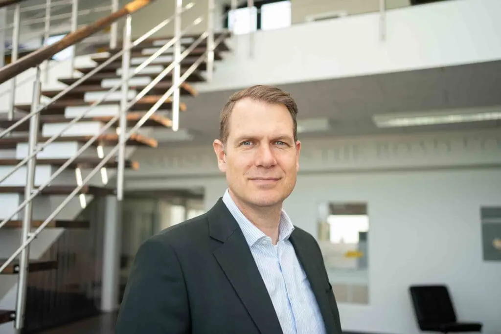 Anders Schmidt-Petersen, ny COO hos LANDMECO, fotograferet i virksomhedens moderne hovedkontor.