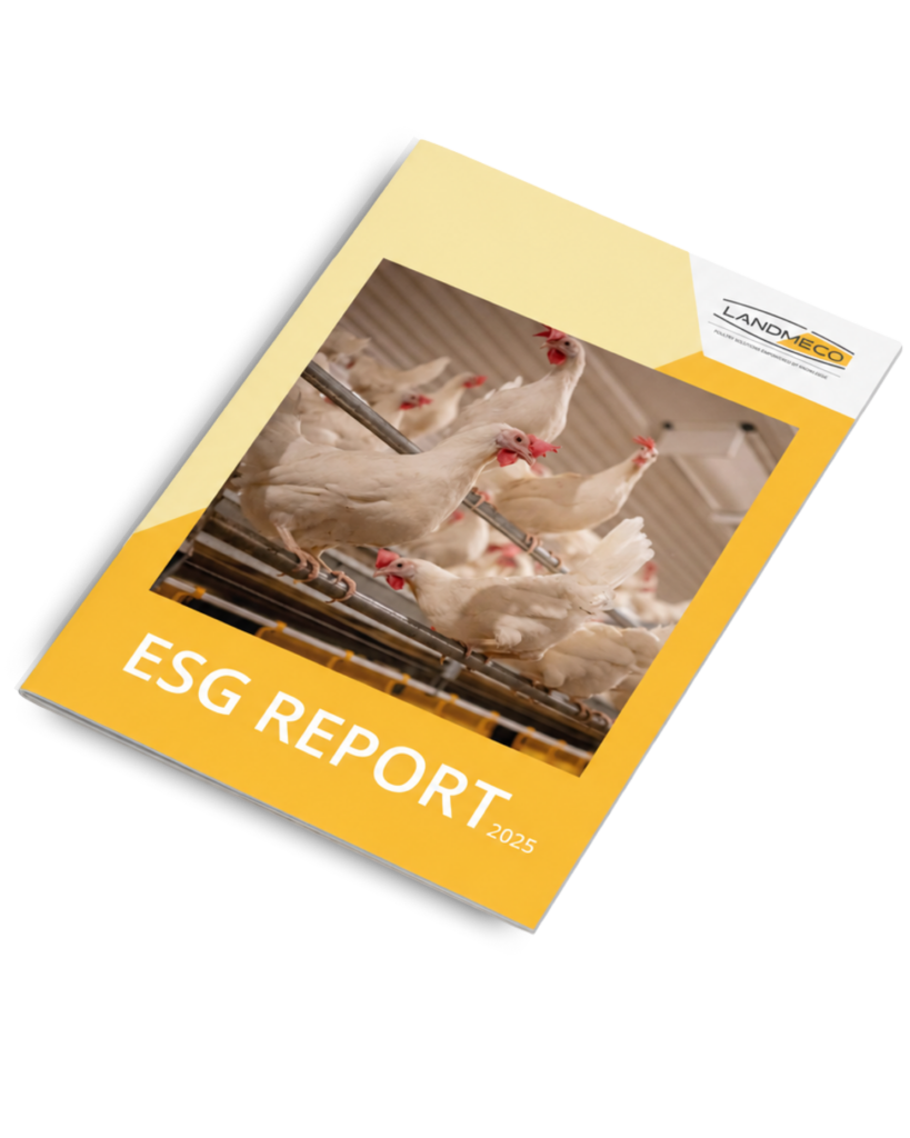Forsiden af LANDMECOs ESG-rapport 2025 med et billede af hvide høns i et moderne staldsystem.