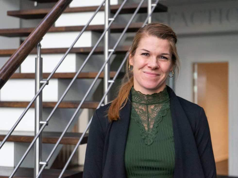 Portrait de Pernille Lauersen chez LANDMECO, spécialiste en systèmes d'élevage avicole innovants.
