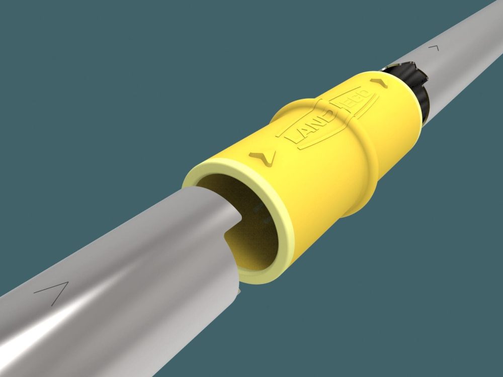 Gul Safe Connector rørkobling til præcis justering af foderlinjer i fjerkræstalde.